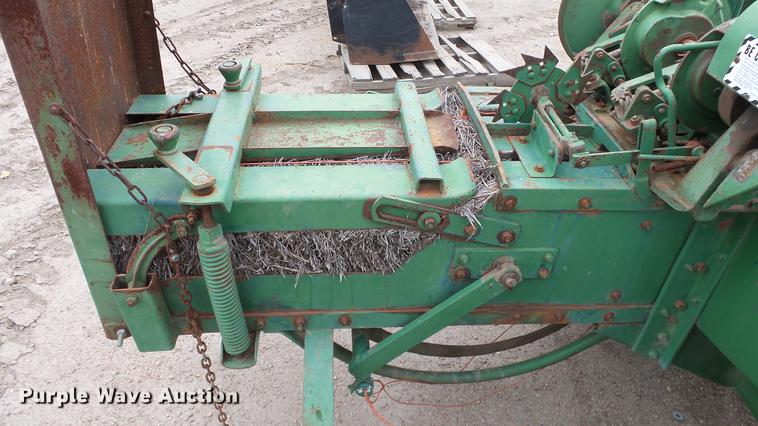 image for item AM9067 John Deere 14T small square baler