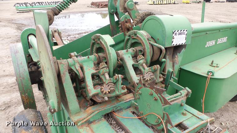 image for item AM9067 John Deere 14T small square baler