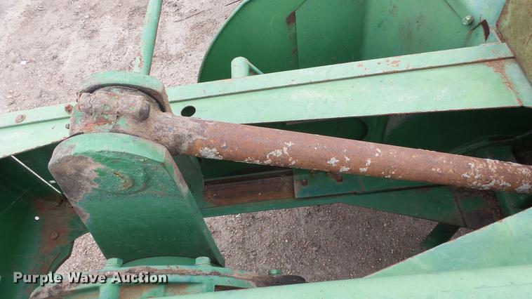 image for item AM9067 John Deere 14T small square baler