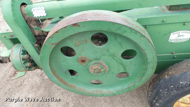 image for item AM9067 John Deere 14T small square baler