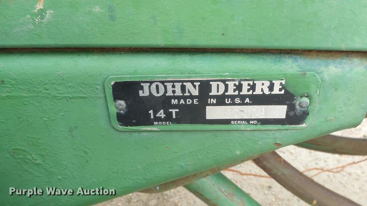 image for item AM9067 John Deere 14T small square baler