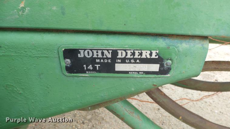 image for item AM9067 John Deere 14T small square baler