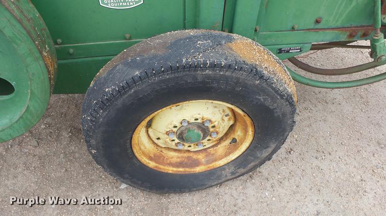 image for item AM9067 John Deere 14T small square baler