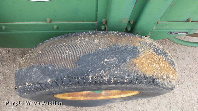 image for item AM9067 John Deere 14T small square baler