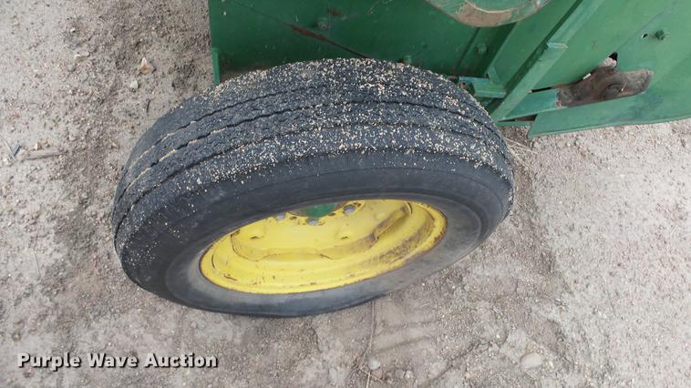 image for item AM9067 John Deere 14T small square baler