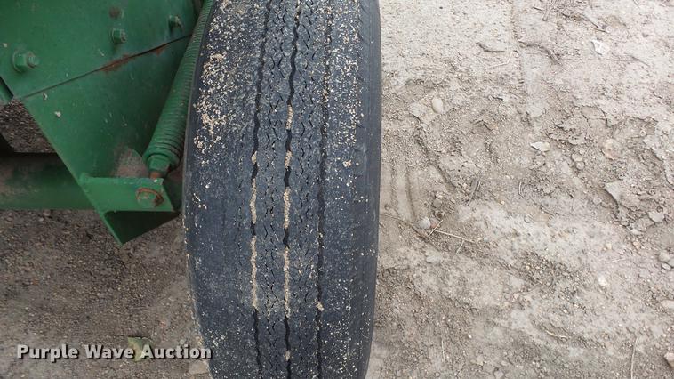 image for item AM9067 John Deere 14T small square baler