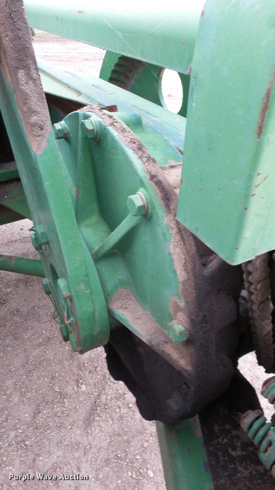 image for item AM9067 John Deere 14T small square baler