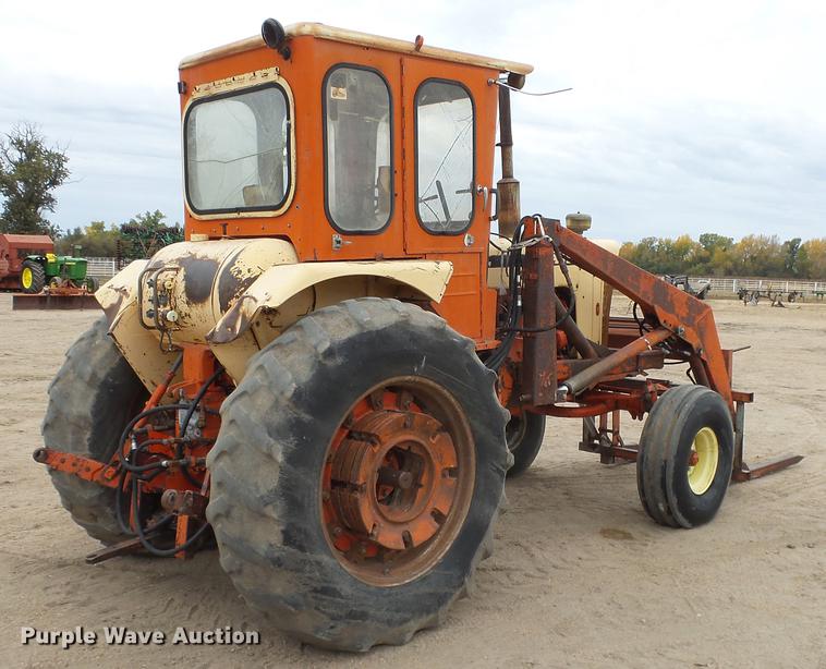 image for item AM9089 Case 930 tractor