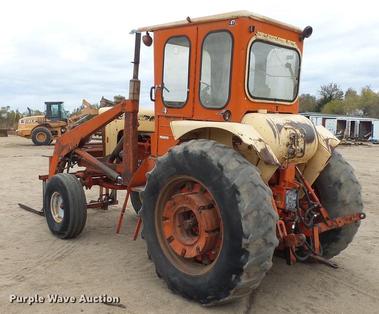 image for item AM9089 Case 930 tractor