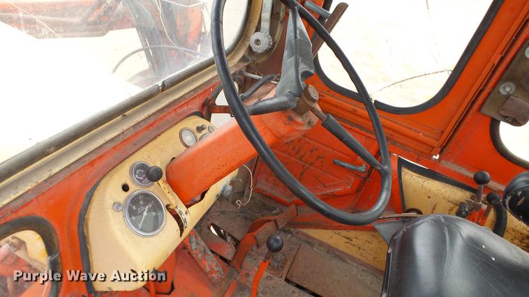 image for item AM9089 Case 930 tractor