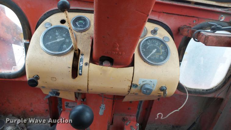 image for item AM9089 Case 930 tractor