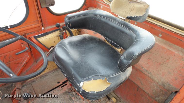 image for item AM9089 Case 930 tractor