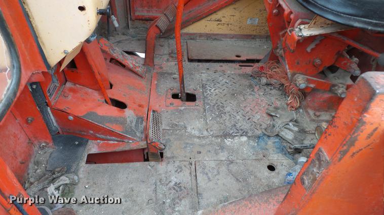 image for item AM9089 Case 930 tractor