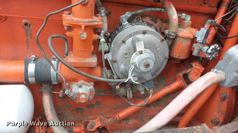 image for item AM9089 Case 930 tractor