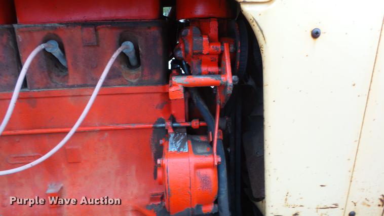 image for item AM9089 Case 930 tractor