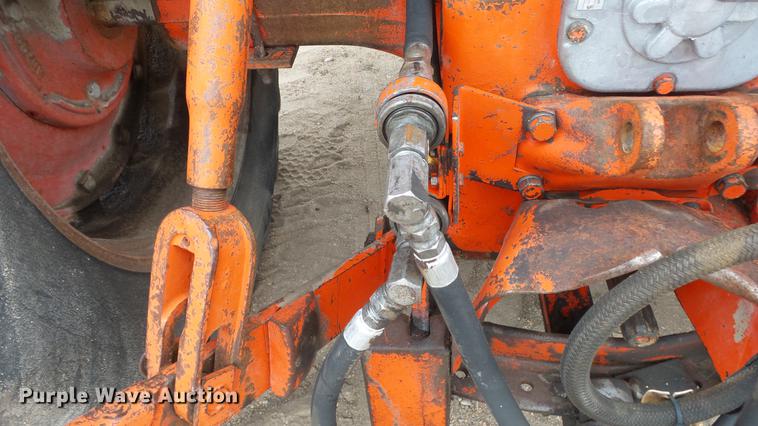 image for item AM9089 Case 930 tractor