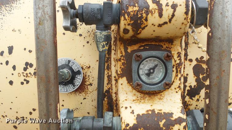 image for item AM9089 Case 930 tractor