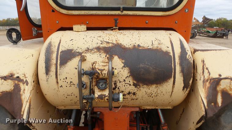 image for item AM9089 Case 930 tractor