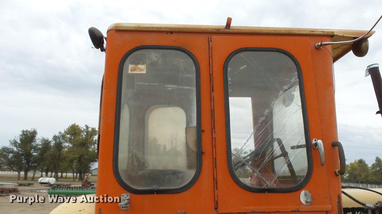 image for item AM9089 Case 930 tractor