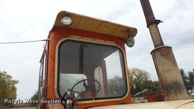 image for item AM9089 Case 930 tractor