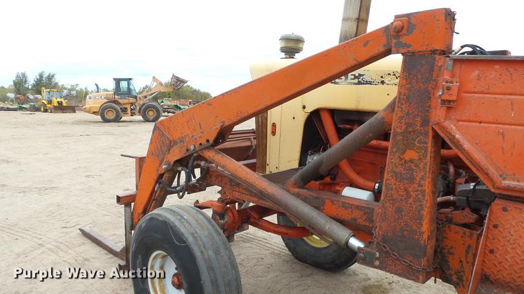 image for item AM9089 Case 930 tractor