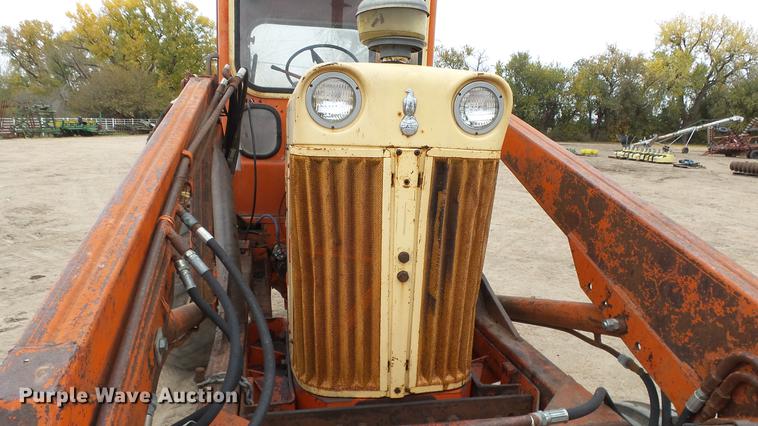 image for item AM9089 Case 930 tractor