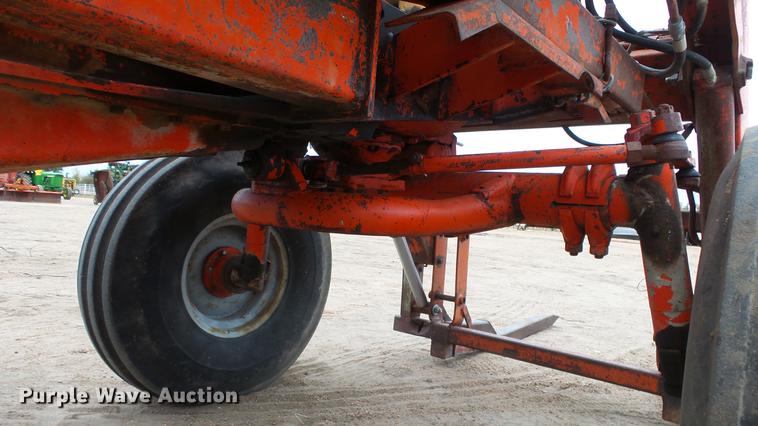 image for item AM9089 Case 930 tractor