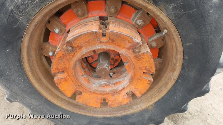 image for item AM9089 Case 930 tractor