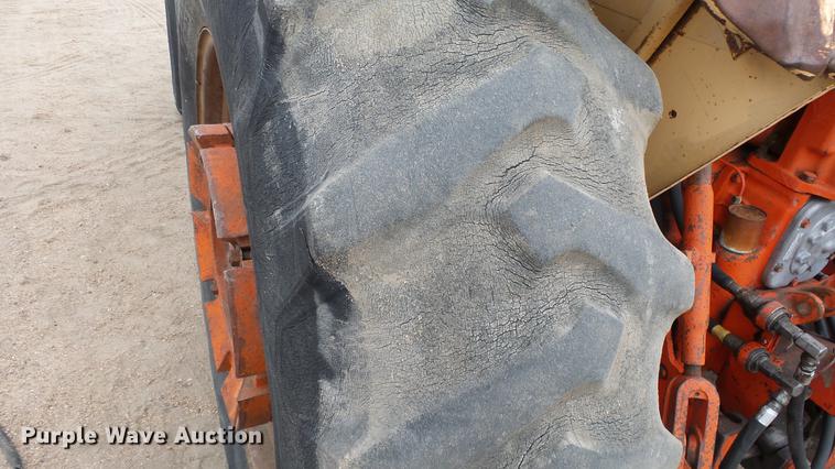 image for item AM9089 Case 930 tractor