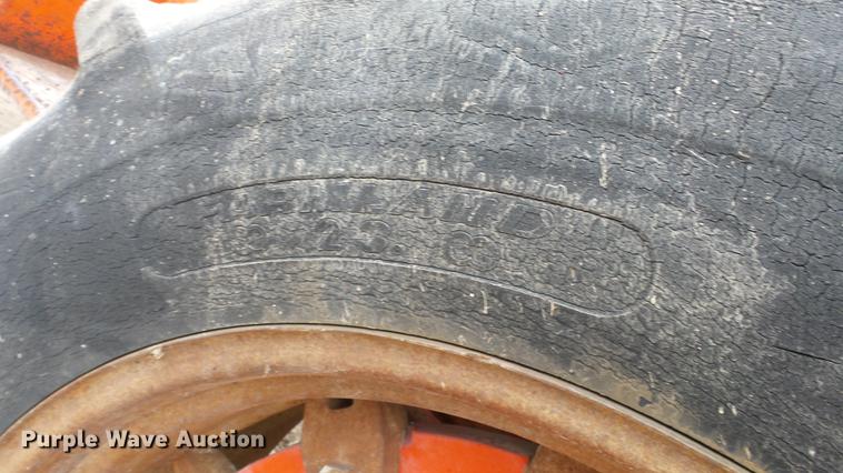 image for item AM9089 Case 930 tractor