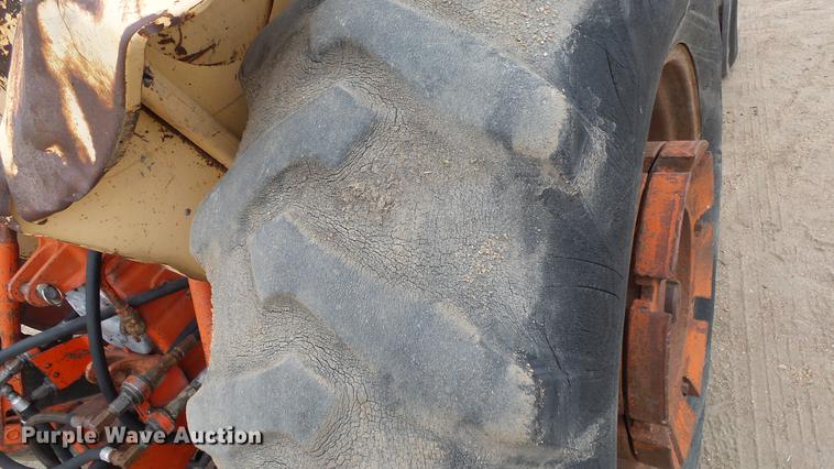 image for item AM9089 Case 930 tractor