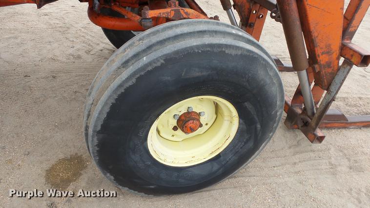 image for item AM9089 Case 930 tractor