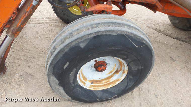 image for item AM9089 Case 930 tractor