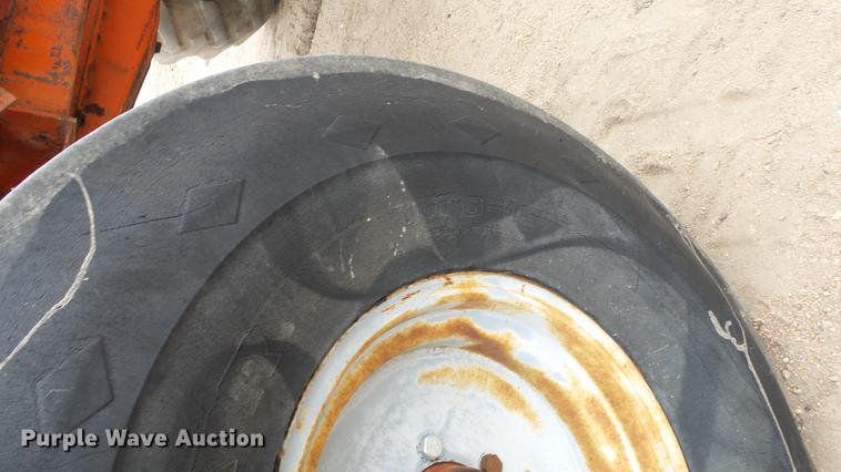 image for item AM9089 Case 930 tractor