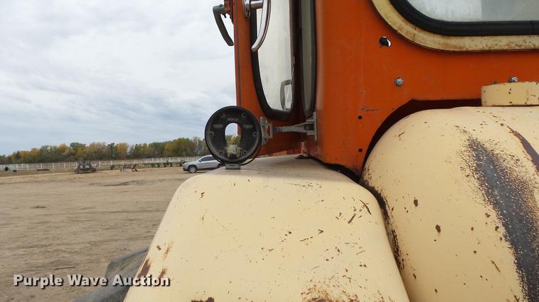 image for item AM9089 Case 930 tractor