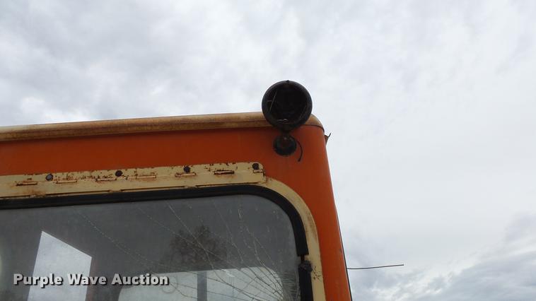 image for item AM9089 Case 930 tractor