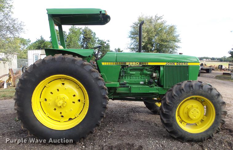image for item AM9122 1986 John Deere 2950 MFWD tractor