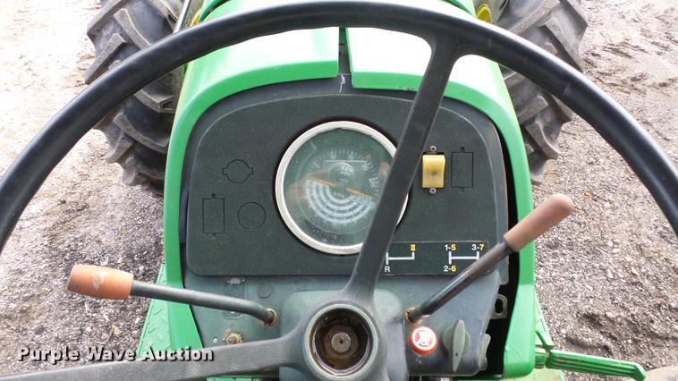 image for item AM9122 1986 John Deere 2950 MFWD tractor