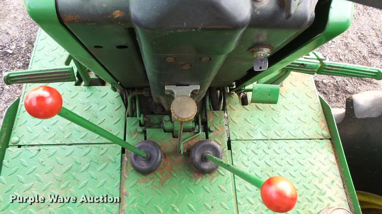 image for item AM9122 1986 John Deere 2950 MFWD tractor