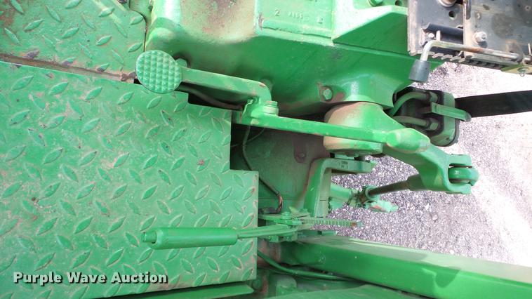 image for item AM9122 1986 John Deere 2950 MFWD tractor