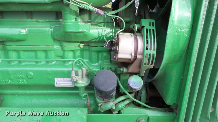 image for item AM9122 1986 John Deere 2950 MFWD tractor
