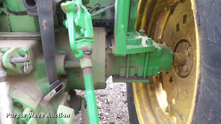 image for item AM9122 1986 John Deere 2950 MFWD tractor