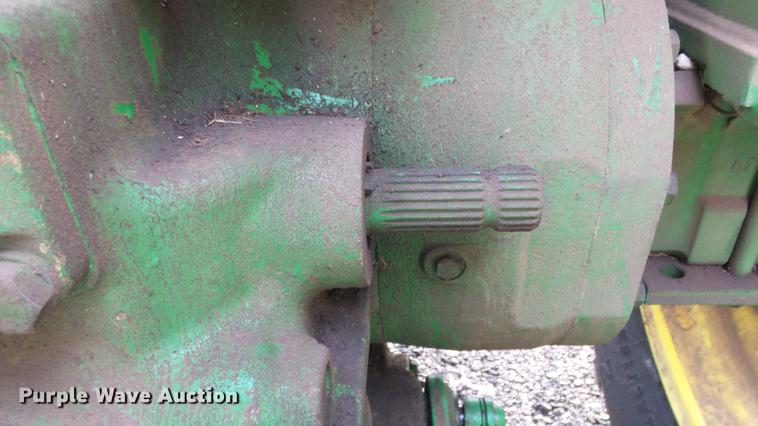 image for item AM9122 1986 John Deere 2950 MFWD tractor