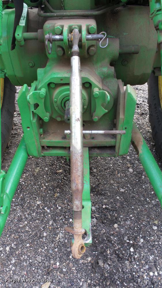 image for item AM9122 1986 John Deere 2950 MFWD tractor