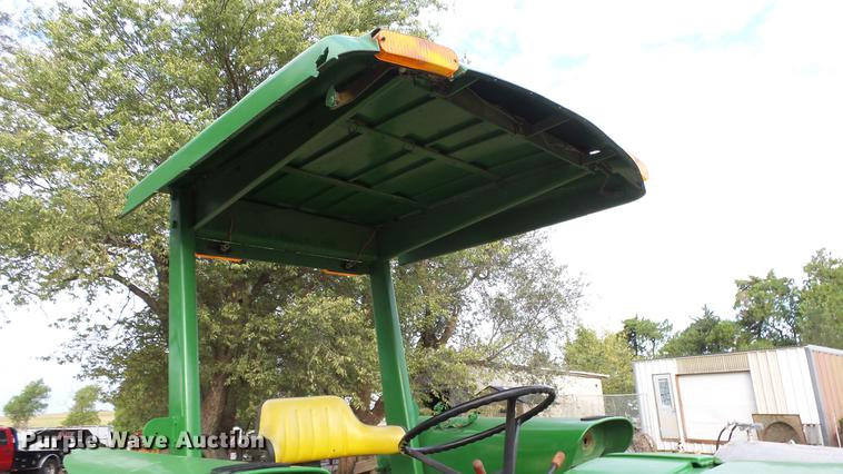 image for item AM9122 1986 John Deere 2950 MFWD tractor