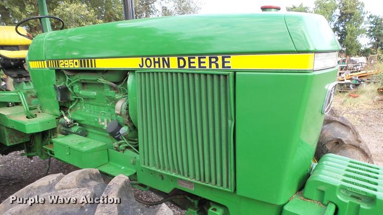 image for item AM9122 1986 John Deere 2950 MFWD tractor
