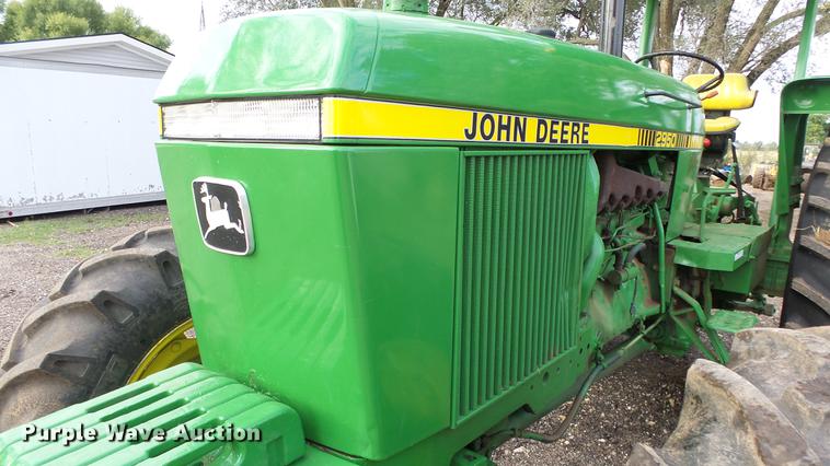 image for item AM9122 1986 John Deere 2950 MFWD tractor