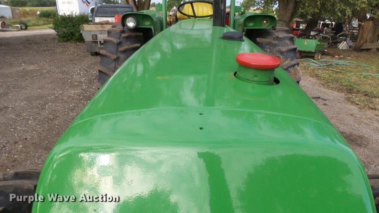 image for item AM9122 1986 John Deere 2950 MFWD tractor