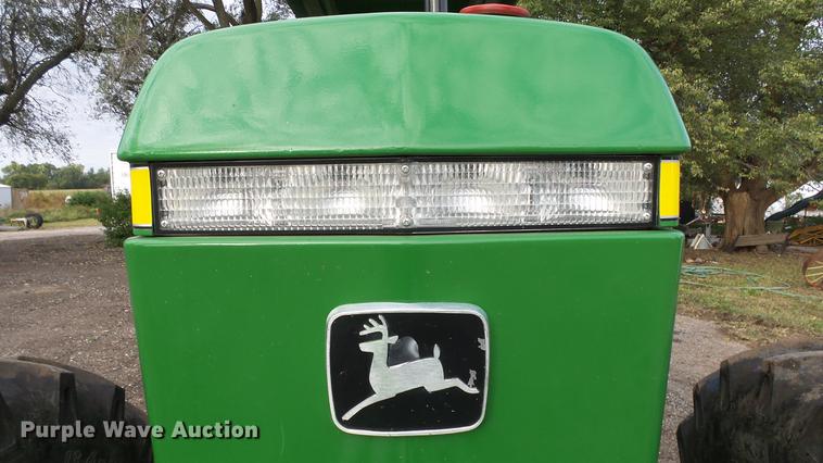 image for item AM9122 1986 John Deere 2950 MFWD tractor