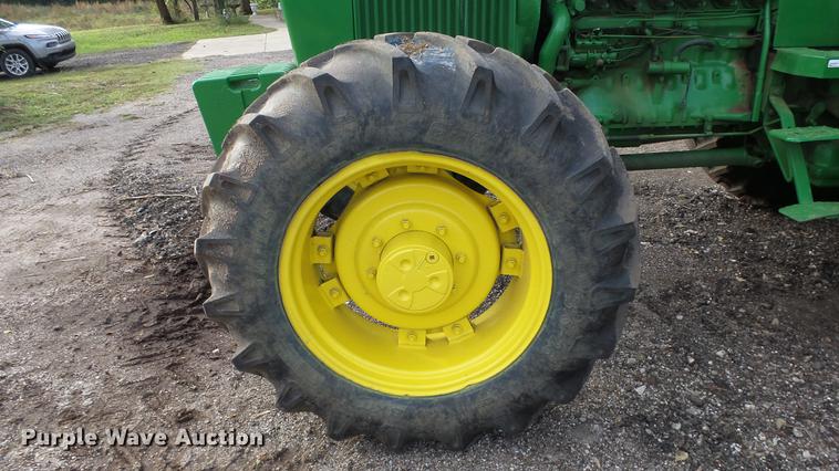 image for item AM9122 1986 John Deere 2950 MFWD tractor
